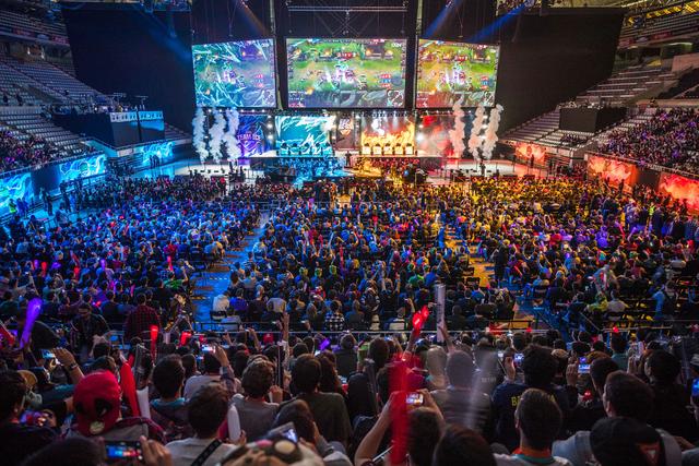 据现场目击 据现场目击