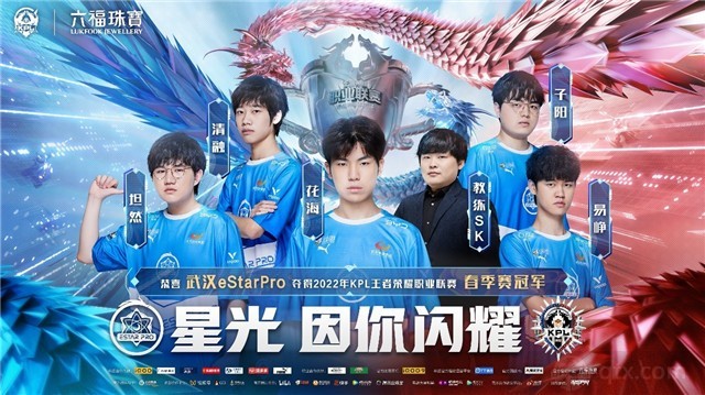 且喀麦隆坚 且喀麦隆坚