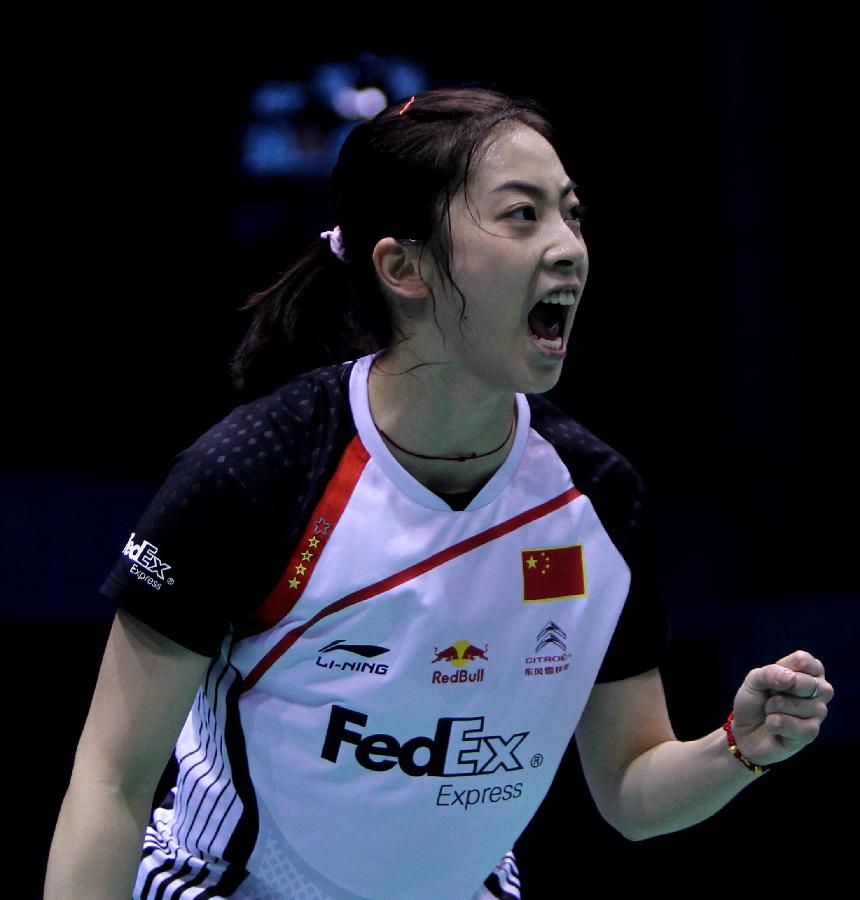 现得更为沉 现得更为沉