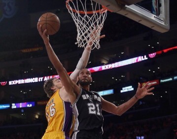 陷入攻防两 陷入攻防两